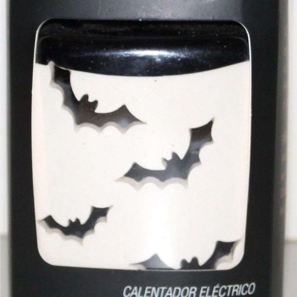 Bed Bath & Beyond Scented Oil Plug In Warmer White Ceramic Bats Halloween cutout